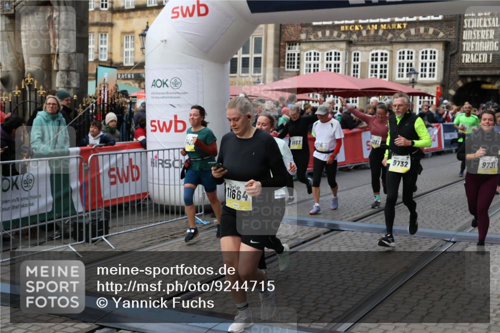 05.10.2025 - 20. swb-Marathon Bremen Yannick Fuchs http://msf.ph/oto/9244715 05.10.2025 11:09:48 Ziel 9001, 9538, 9731, 9732, 9887, 10245, 10316, 10417, 10672, 10881, 10886, 10943, 11407, 11526, 11654, 11655, 11664 meine-sportfotos.de