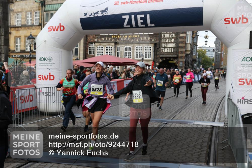 05.10.2025 - 20. swb-Marathon Bremen Yannick Fuchs http://msf.ph/oto/9244718 05.10.2025 11:11:19 Ziel 8865, 9245, 9264, 9273, 9664, 9822, 9823, 9836, 9837, 9948, 10614, 11158, 11257, 11580 meine-sportfotos.de