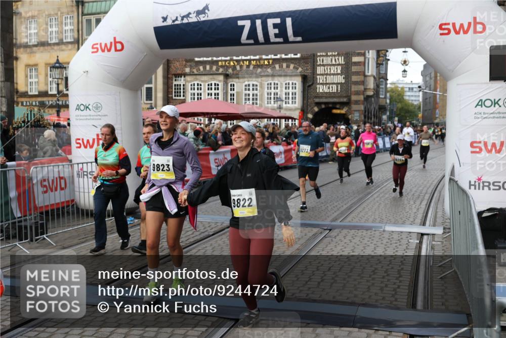 05.10.2025 - 20. swb-Marathon Bremen Yannick Fuchs http://msf.ph/oto/9244724 05.10.2025 11:11:20 Ziel 8865, 9245, 9264, 9273, 9664, 9822, 9823, 9836, 9837, 9948, 10183, 10614, 11158, 11257, 11578, 11580 meine-sportfotos.de