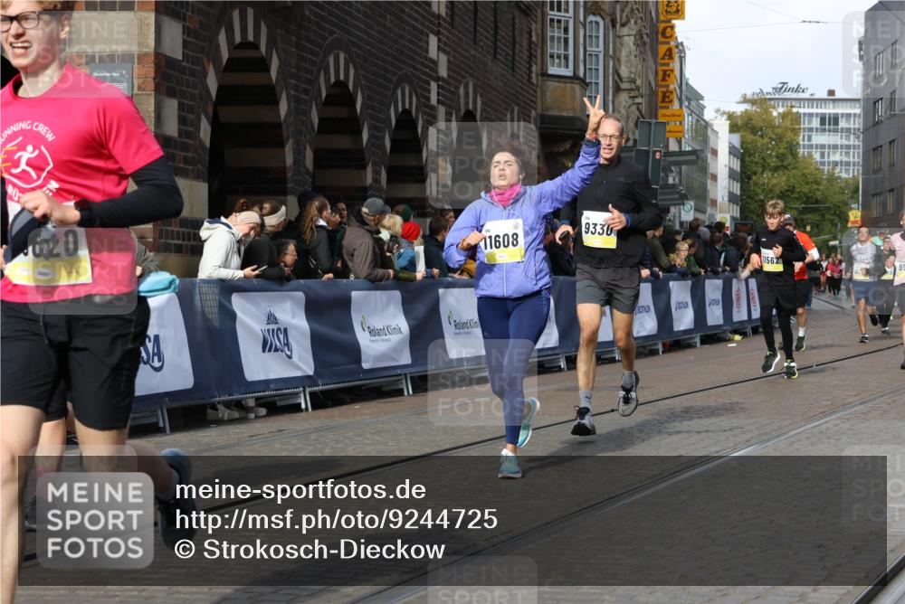 05.10.2025 - 20. swb-Marathon Bremen Strokosch-Dieckow http://msf.ph/oto/9244725 05.10.2025 10:58:11 Ziel 7077, 9330, 9634, 9952, 10368, 10377, 10398, 10620, 10786, 11049, 11562, 11608 meine-sportfotos.de