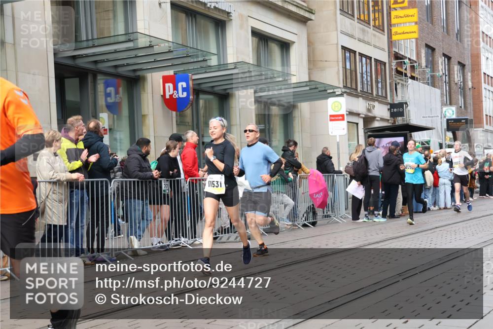 05.10.2025 - 20. swb-Marathon Bremen Strokosch-Dieckow http://msf.ph/oto/9244727 05.10.2025 10:50:08 Ziel 8866, 9267, 9299, 9337, 9578, 9740, 9986, 10022, 10066, 10199, 10251, 10443, 10537, 10638, 10923, 11022, 11062, 11239, 11241, 11254, 11298, 11344, 11460, 11466, 11531, 11660, 11740, 8866, 9267, 9299, 9337, 9578, 9740, 9986, 10022, 10066, 10199, 10251, 10443, 10537, 10638, 10923, 11022, 11062, 11239, 11241, 11254, 11298, 11344, 11460, 11466, 11531, 11660, 11740 meine-sportfotos.de