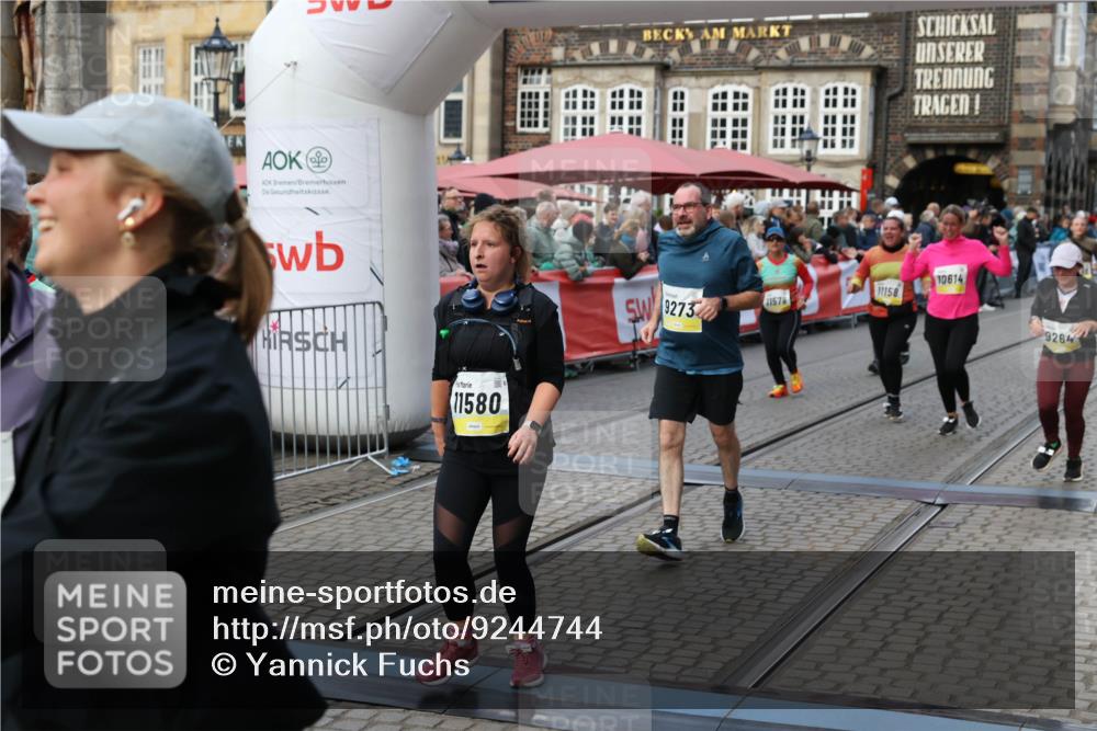 05.10.2025 - 20. swb-Marathon Bremen Yannick Fuchs http://msf.ph/oto/9244744 05.10.2025 11:11:21 Ziel 8865, 9245, 9264, 9273, 9479, 9822, 9823, 9836, 9837, 9948, 10183, 10614, 11158, 11257, 11568, 11578, 11580 meine-sportfotos.de