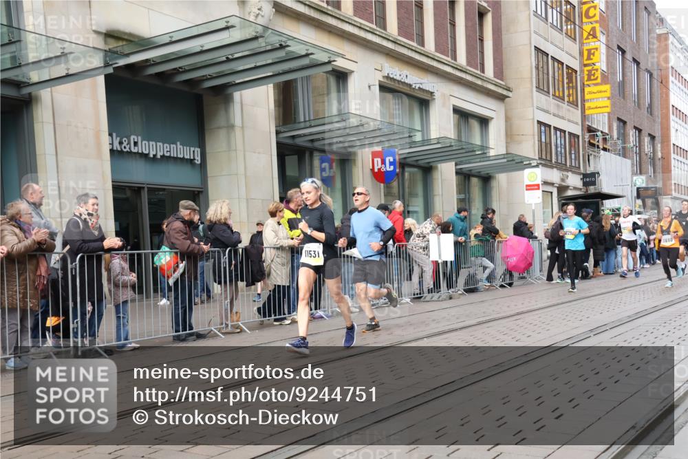 05.10.2025 - 20. swb-Marathon Bremen Strokosch-Dieckow http://msf.ph/oto/9244751 05.10.2025 10:50:09 Ziel 8866, 9267, 9299, 9337, 9578, 9740, 9986, 10066, 10199, 10251, 10443, 10537, 10638, 10923, 11022, 11062, 11239, 11241, 11254, 11298, 11344, 11460, 11466, 11531, 11660, 11740, 8866, 9267, 9299, 9337, 9578, 9740, 9986, 10066, 10199, 10251, 10443, 10537, 10638, 10923, 11022, 11062, 11239, 11241, 11254, 11298, 11344, 11460, 11466, 11531, 11660, 11740 meine-sportfotos.de
