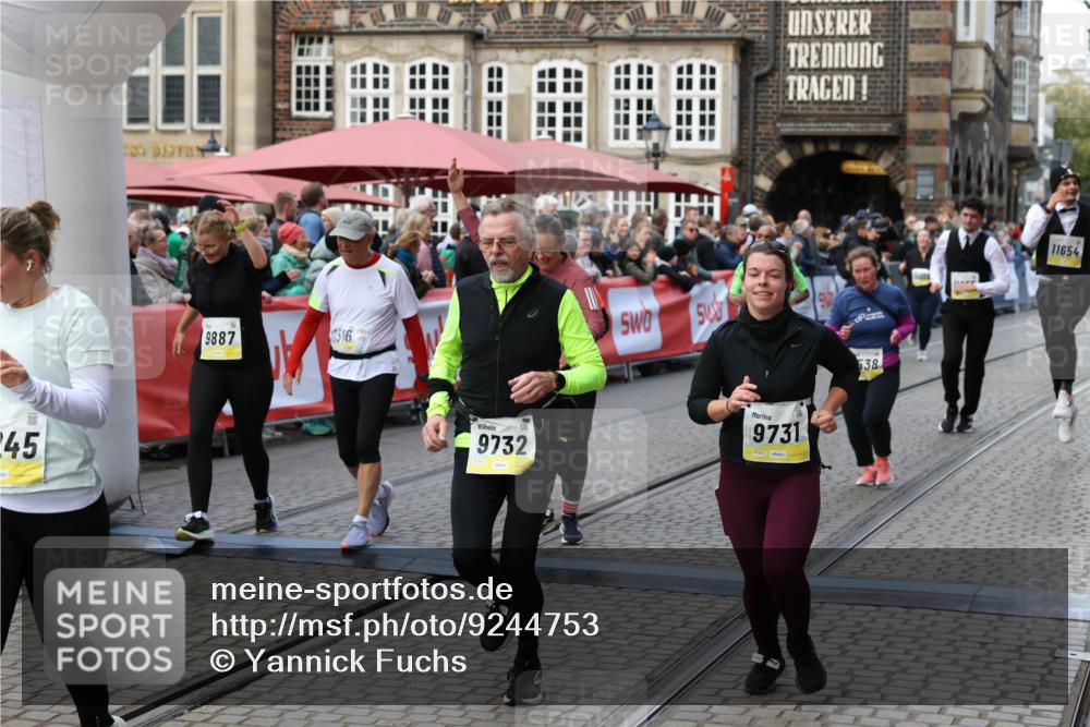 05.10.2025 - 20. swb-Marathon Bremen Yannick Fuchs http://msf.ph/oto/9244753 05.10.2025 11:09:49 Ziel 9001, 9538, 9731, 9732, 9887, 10245, 10316, 10412, 10417, 10672, 10881, 10886, 10943, 11407, 11654, 11655, 11664 meine-sportfotos.de