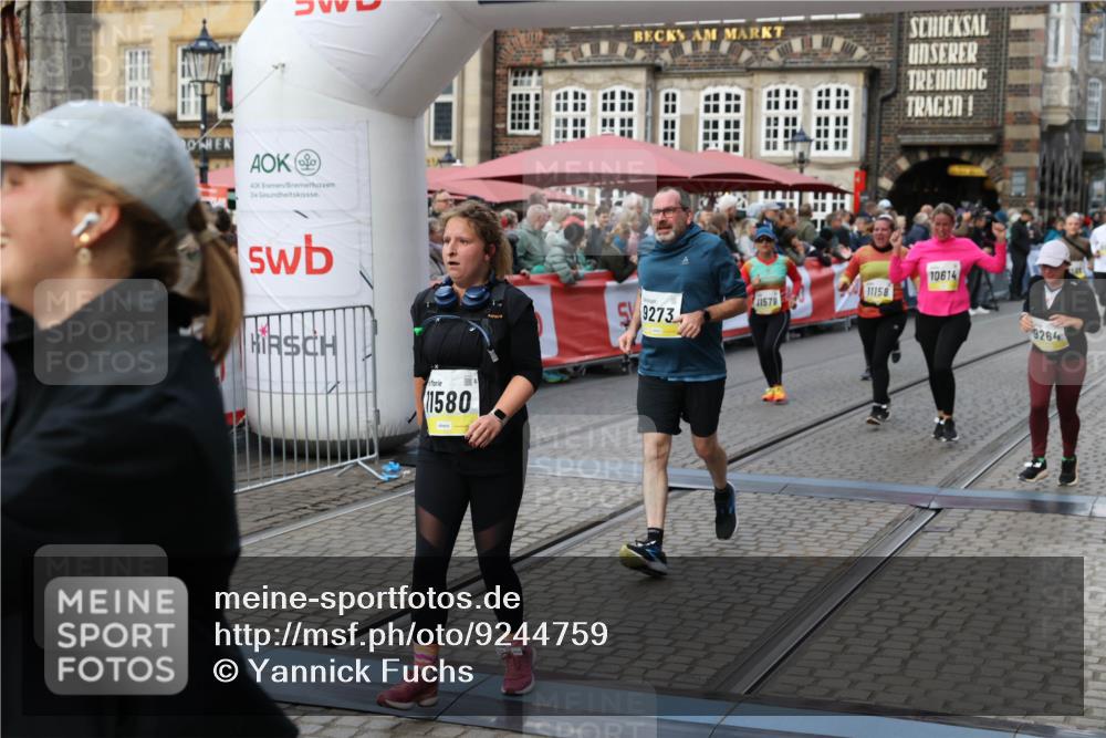05.10.2025 - 20. swb-Marathon Bremen Yannick Fuchs http://msf.ph/oto/9244759 05.10.2025 11:11:21 Ziel 8865, 9245, 9264, 9273, 9479, 9822, 9823, 9836, 9837, 9948, 10183, 10614, 11158, 11257, 11568, 11578, 11580 meine-sportfotos.de