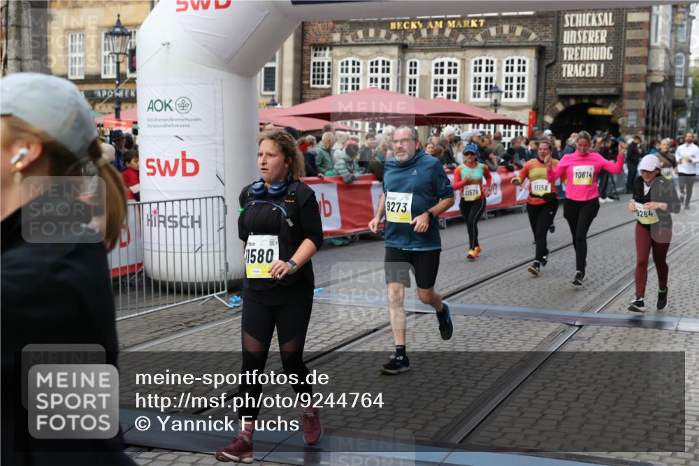 05.10.2025 - 20. swb-Marathon Bremen Yannick Fuchs http://msf.ph/oto/9244764 05.10.2025 11:11:21 Ziel 8865, 9245, 9264, 9273, 9479, 9822, 9823, 9836, 9837, 9948, 10183, 10614, 11158, 11257, 11568, 11578, 11580 meine-sportfotos.de