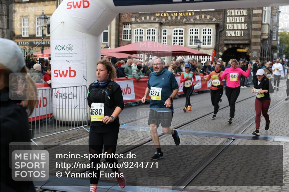05.10.2025 - 20. swb-Marathon Bremen Yannick Fuchs http://msf.ph/oto/9244771 05.10.2025 11:11:21 Ziel 8865, 9245, 9264, 9273, 9479, 9822, 9823, 9836, 9837, 9948, 10183, 10614, 11158, 11257, 11568, 11578, 11580 meine-sportfotos.de