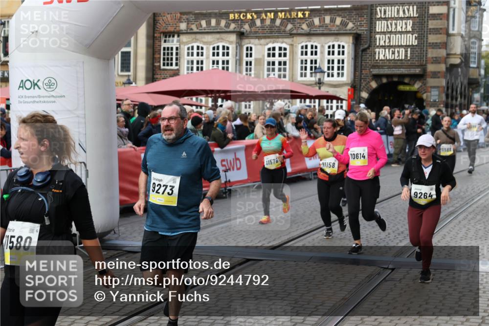 05.10.2025 - 20. swb-Marathon Bremen Yannick Fuchs http://msf.ph/oto/9244792 05.10.2025 11:11:22 Ziel 8865, 9245, 9264, 9273, 9479, 9822, 9823, 9836, 9837, 10183, 10614, 11158, 11568, 11578, 11580 meine-sportfotos.de