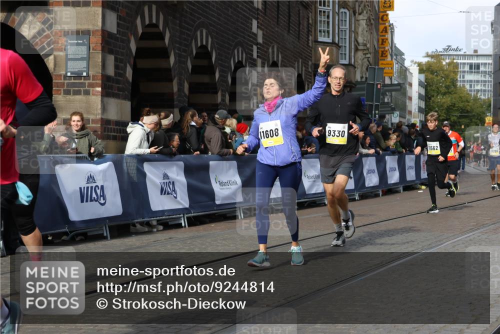 05.10.2025 - 20. swb-Marathon Bremen Strokosch-Dieckow http://msf.ph/oto/9244814 05.10.2025 10:58:11 Ziel 7077, 9330, 9634, 9952, 10368, 10377, 10398, 10620, 10786, 11049, 11562, 11608 meine-sportfotos.de
