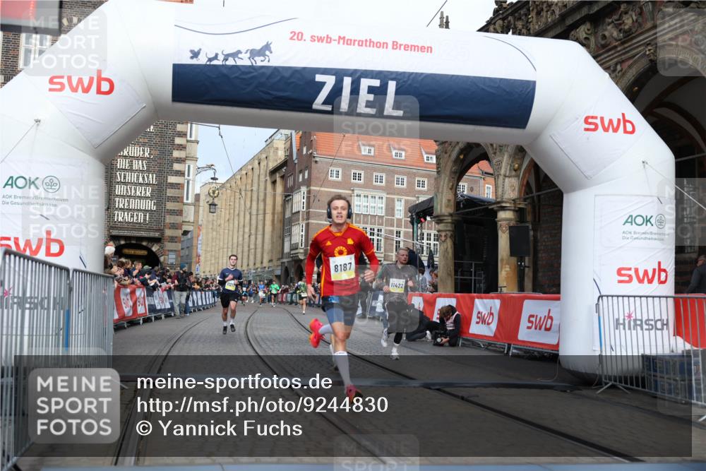 05.10.2025 - 20. swb-Marathon Bremen Yannick Fuchs http://msf.ph/oto/9244830 05.10.2025 10:42:20 Ziel 8187, 9364, 9504, 10838, 11217, 11422 meine-sportfotos.de