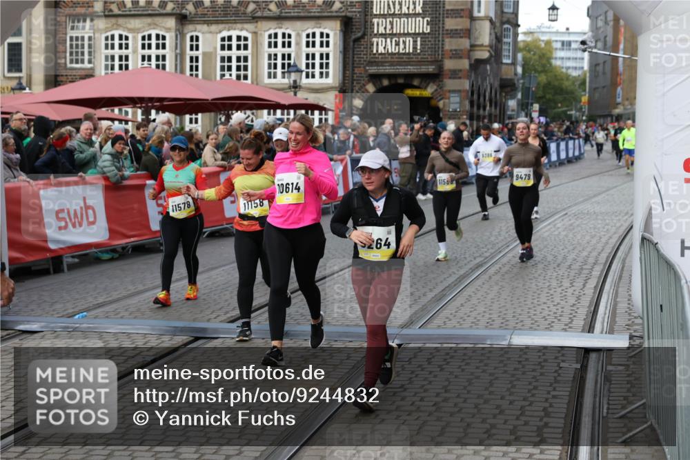 05.10.2025 - 20. swb-Marathon Bremen Yannick Fuchs http://msf.ph/oto/9244832 05.10.2025 11:11:22 Ziel 8865, 9245, 9264, 9273, 9479, 9822, 9823, 9836, 9837, 10183, 10614, 11158, 11568, 11578, 11580 meine-sportfotos.de
