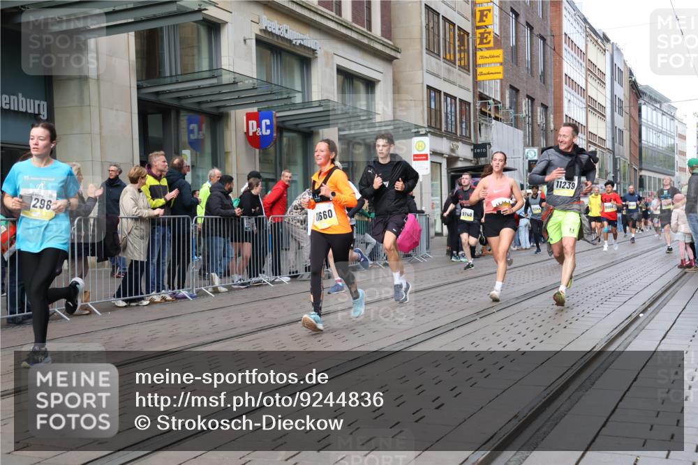 05.10.2025 - 20. swb-Marathon Bremen Strokosch-Dieckow http://msf.ph/oto/9244836 05.10.2025 10:50:12 Ziel 8866, 9230, 9267, 9299, 9337, 9578, 9740, 9832, 9969, 9986, 10043, 10066, 10199, 10251, 10537, 10638, 10923, 11022, 11062, 11239, 11241, 11254, 11298, 11344, 11451, 11460, 11466, 11531, 11660, 11661, 11740, 8866, 9230, 9267, 9299, 9337, 9578, 9740, 9832, 9969, 9986, 10043, 10066, 10199, 10251, 10537, 10638, 10923, 11022, 11062, 11239, 11241, 11254, 11298, 11344, 11460, 11466, 11531, 11660, 11740 meine-sportfotos.de