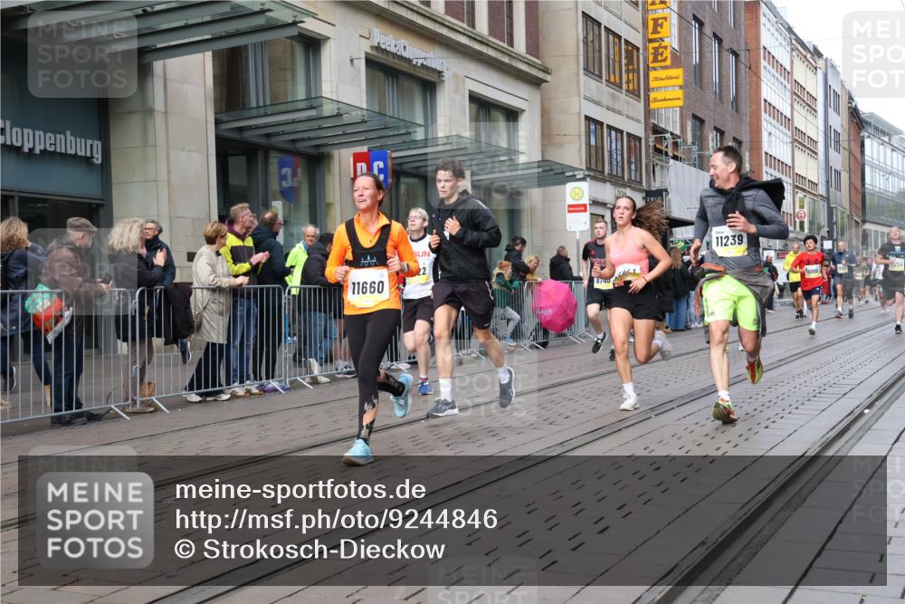05.10.2025 - 20. swb-Marathon Bremen Strokosch-Dieckow http://msf.ph/oto/9244846 05.10.2025 10:50:12 Ziel 8866, 9230, 9267, 9299, 9337, 9578, 9740, 9832, 9969, 9986, 10043, 10066, 10199, 10251, 10537, 10638, 10923, 11022, 11062, 11239, 11241, 11254, 11298, 11344, 11451, 11460, 11466, 11531, 11660, 11661, 11740, 8866, 9230, 9267, 9299, 9337, 9578, 9740, 9832, 9969, 9986, 10043, 10066, 10199, 10251, 10537, 10638, 10923, 11022, 11062, 11239, 11241, 11254, 11298, 11344, 11460, 11466, 11531, 11660, 11740 meine-sportfotos.de