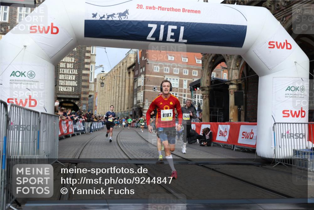 05.10.2025 - 20. swb-Marathon Bremen Yannick Fuchs http://msf.ph/oto/9244847 05.10.2025 10:42:20 Ziel 8187, 9364, 9504, 10838, 11217, 11422 meine-sportfotos.de