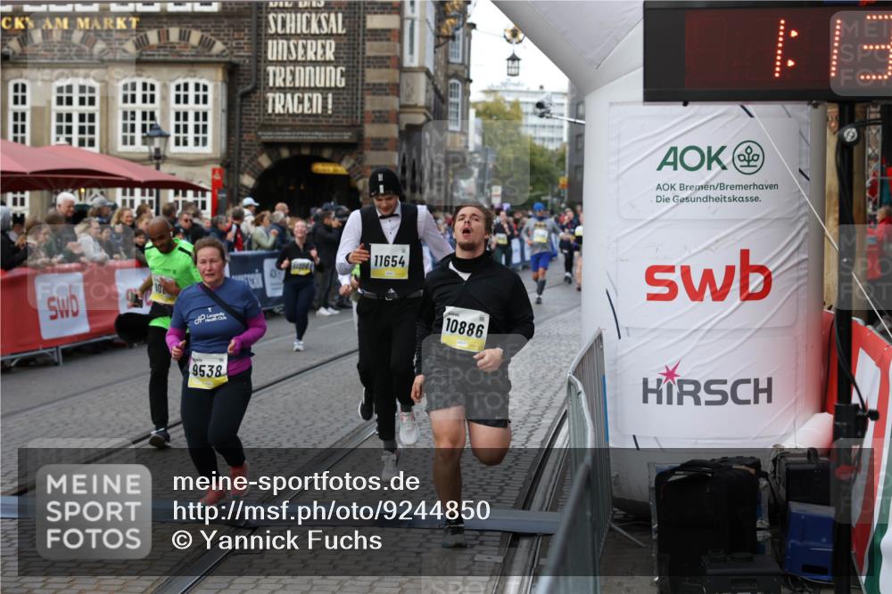 05.10.2025 - 20. swb-Marathon Bremen Yannick Fuchs http://msf.ph/oto/9244850 05.10.2025 11:09:50 Ziel 9001, 9538, 9731, 9732, 9887, 10245, 10316, 10412, 10672, 10881, 10886, 10943, 11407, 11654, 11655, 11664 meine-sportfotos.de