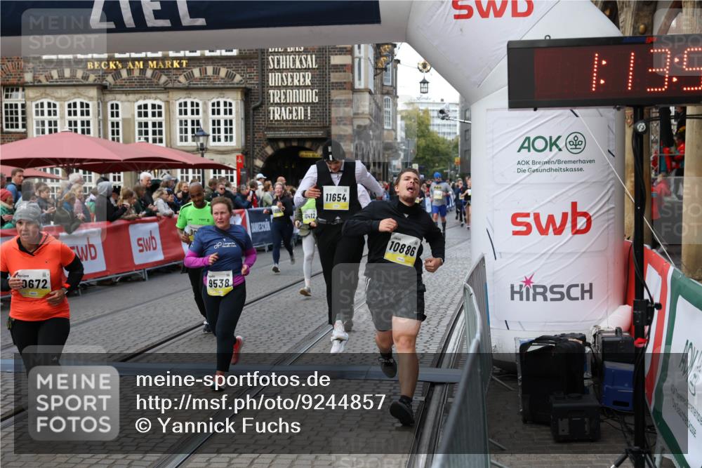05.10.2025 - 20. swb-Marathon Bremen Yannick Fuchs http://msf.ph/oto/9244857 05.10.2025 11:09:51 Ziel 9001, 9538, 9731, 9732, 9887, 10245, 10316, 10412, 10672, 10881, 10886, 11206, 11407, 11654, 11655, 11664 meine-sportfotos.de