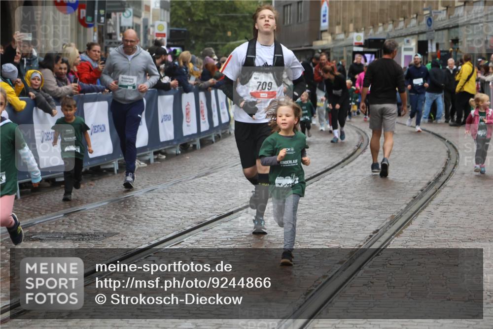 05.10.2025 - 20. swb-Marathon Bremen Strokosch-Dieckow http://msf.ph/oto/9244866 05.10.2025 15:23:24 Ziel 285, 709 meine-sportfotos.de