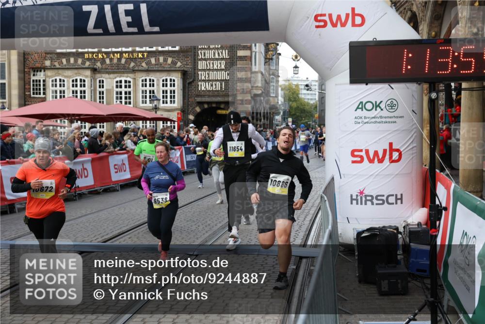 05.10.2025 - 20. swb-Marathon Bremen Yannick Fuchs http://msf.ph/oto/9244887 05.10.2025 11:09:51 Ziel 9001, 9538, 9731, 9732, 9887, 10245, 10316, 10412, 10672, 10881, 10886, 11206, 11407, 11654, 11655, 11664 meine-sportfotos.de