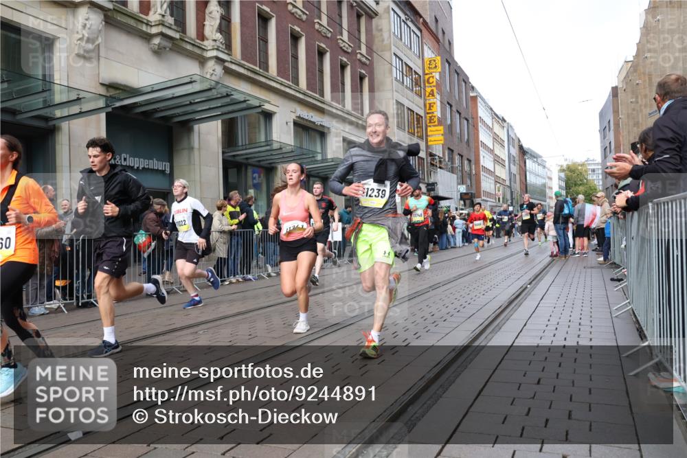 05.10.2025 - 20. swb-Marathon Bremen Strokosch-Dieckow http://msf.ph/oto/9244891 05.10.2025 10:50:13 Ziel 8866, 9230, 9267, 9299, 9337, 9578, 9740, 9832, 9969, 9986, 10043, 10066, 10199, 10251, 10537, 10638, 10923, 11022, 11062, 11239, 11241, 11254, 11298, 11344, 11451, 11460, 11466, 11531, 11543, 11660, 11661, 11740, 8866, 9230, 9267, 9299, 9337, 9578, 9740, 9832, 9969, 9986, 10043, 10066, 10199, 10251, 10537, 10638, 10923, 11022, 11062, 11239, 11241, 11254, 11298, 11344, 11460, 11466, 11531, 11660, 11740 meine-sportfotos.de