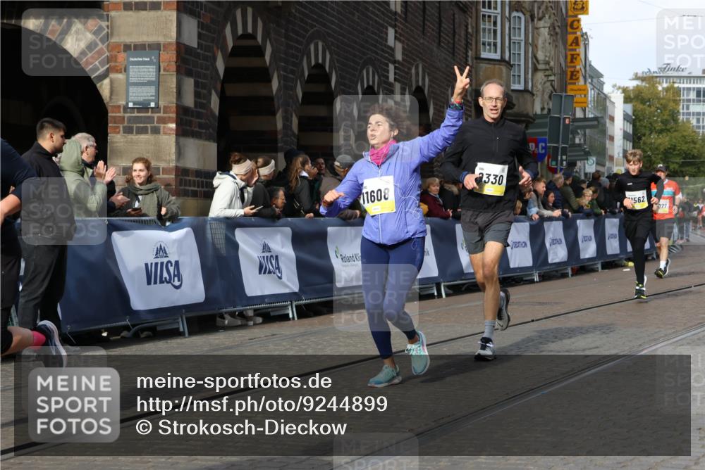 05.10.2025 - 20. swb-Marathon Bremen Strokosch-Dieckow http://msf.ph/oto/9244899 05.10.2025 10:58:11 Ziel 7077, 9330, 9634, 9952, 10368, 10377, 10398, 10620, 10786, 11049, 11562, 11608 meine-sportfotos.de