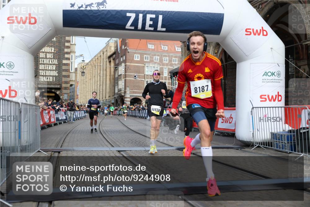 05.10.2025 - 20. swb-Marathon Bremen Yannick Fuchs http://msf.ph/oto/9244908 05.10.2025 10:42:21 Ziel 8187, 9364, 9504, 10838, 11217, 11422 meine-sportfotos.de