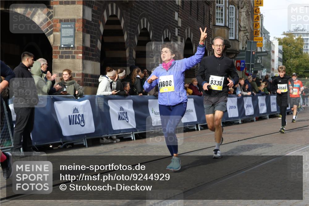 05.10.2025 - 20. swb-Marathon Bremen Strokosch-Dieckow http://msf.ph/oto/9244929 05.10.2025 10:58:11 Ziel 7077, 9330, 9634, 9952, 10368, 10377, 10398, 10620, 10786, 11049, 11562, 11608 meine-sportfotos.de