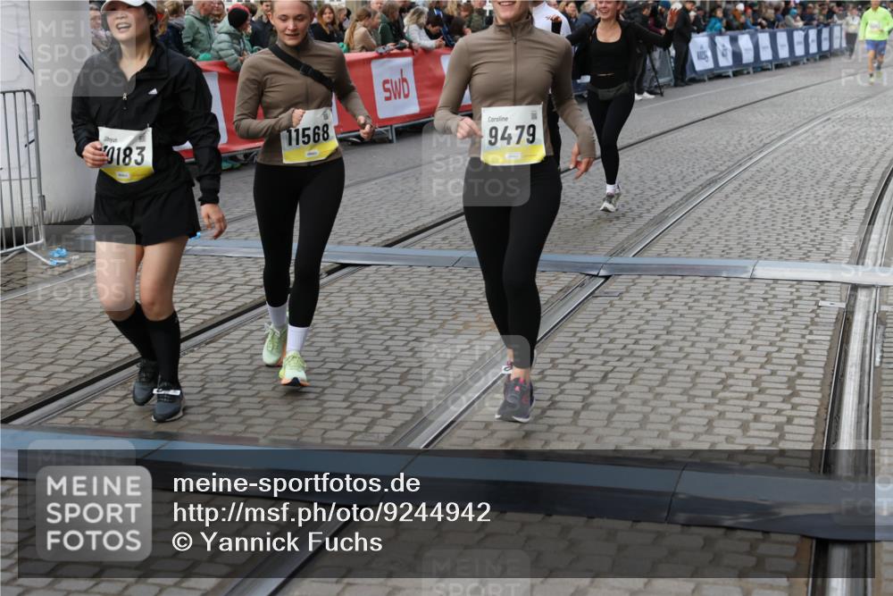 05.10.2025 - 20. swb-Marathon Bremen Yannick Fuchs http://msf.ph/oto/9244942 05.10.2025 11:11:25 Ziel 9011, 9264, 9273, 9386, 9479, 9836, 9837, 10183, 10614, 11158, 11568, 11578, 11580 meine-sportfotos.de