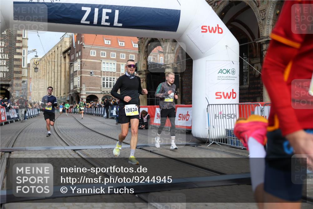 05.10.2025 - 20. swb-Marathon Bremen Yannick Fuchs http://msf.ph/oto/9244945 05.10.2025 10:42:21 Ziel 8187, 9364, 9504, 10838, 11217, 11422 meine-sportfotos.de