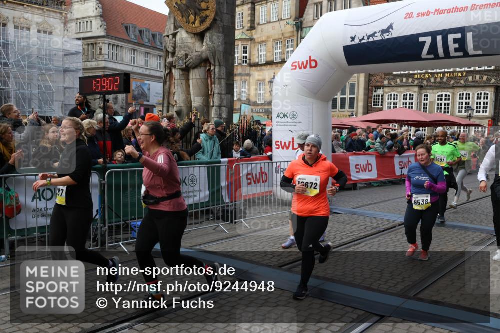 05.10.2025 - 20. swb-Marathon Bremen Yannick Fuchs http://msf.ph/oto/9244948 05.10.2025 11:09:52 Ziel 9001, 9538, 9731, 9732, 9887, 10245, 10316, 10412, 10672, 10881, 10886, 11206, 11407, 11654, 11655, 11664 meine-sportfotos.de