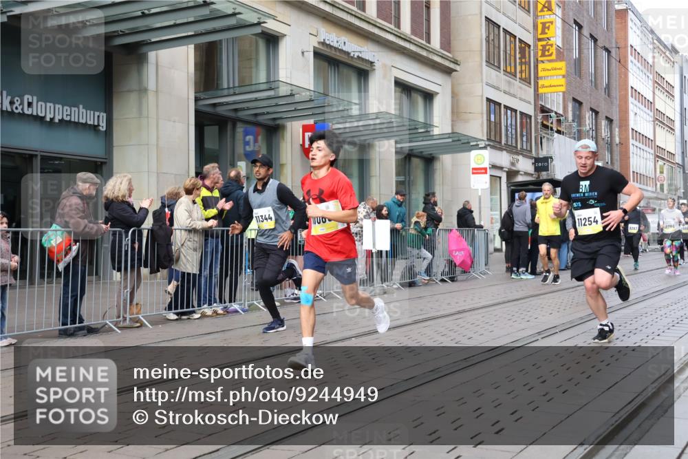 05.10.2025 - 20. swb-Marathon Bremen Strokosch-Dieckow http://msf.ph/oto/9244949 05.10.2025 10:50:16 Ziel 8866, 9230, 9251, 9267, 9277, 9299, 9337, 9578, 9658, 9742, 9832, 9888, 9969, 9986, 10043, 10066, 10199, 10251, 10279, 10479, 10537, 10638, 11022, 11062, 11239, 11241, 11254, 11298, 11344, 11451, 11460, 11466, 11531, 11543, 11660, 11661, 11740, 8866, 9230, 9251, 9267, 9277, 9299, 9337, 9578, 9658, 9742, 9832, 9888, 9969, 9986, 10043, 10066, 10199, 10251, 10537, 10638, 11022, 11062, 11239, 11241, 11254, 11298, 11344, 11460, 11466, 11531, 11660, 11740 meine-sportfotos.de