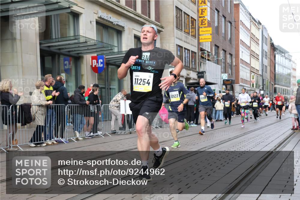 05.10.2025 - 20. swb-Marathon Bremen Strokosch-Dieckow http://msf.ph/oto/9244962 05.10.2025 10:50:17 Ziel 9230, 9251, 9267, 9277, 9299, 9337, 9578, 9658, 9715, 9742, 9832, 9888, 9969, 9986, 10043, 10066, 10199, 10251, 10279, 10479, 10537, 10638, 10689, 11062, 11239, 11241, 11254, 11298, 11344, 11451, 11466, 11531, 11543, 11660, 11661, 11740, 9230, 9251, 9267, 9277, 9299, 9337, 9578, 9658, 9715, 9742, 9832, 9888, 9969, 9986, 10043, 10066, 10199, 10251, 10537, 10638, 11062, 11239, 11241, 11254, 11298, 11344, 11466, 11531, 11660, 11740 meine-sportfotos.de