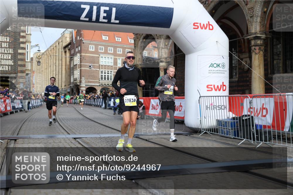 05.10.2025 - 20. swb-Marathon Bremen Yannick Fuchs http://msf.ph/oto/9244967 05.10.2025 10:42:21 Ziel 8187, 9364, 9504, 10838, 11217, 11422 meine-sportfotos.de