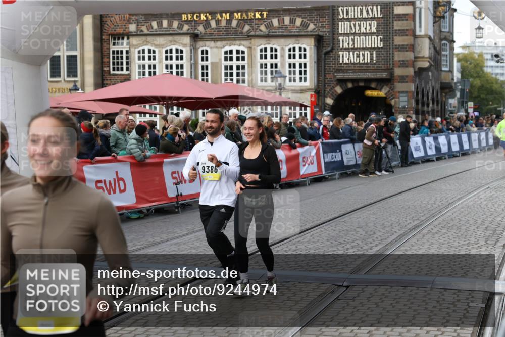 05.10.2025 - 20. swb-Marathon Bremen Yannick Fuchs http://msf.ph/oto/9244974 05.10.2025 11:11:26 Ziel 9011, 9264, 9273, 9386, 9479, 10183, 10614, 11158, 11568, 11578, 11580 meine-sportfotos.de