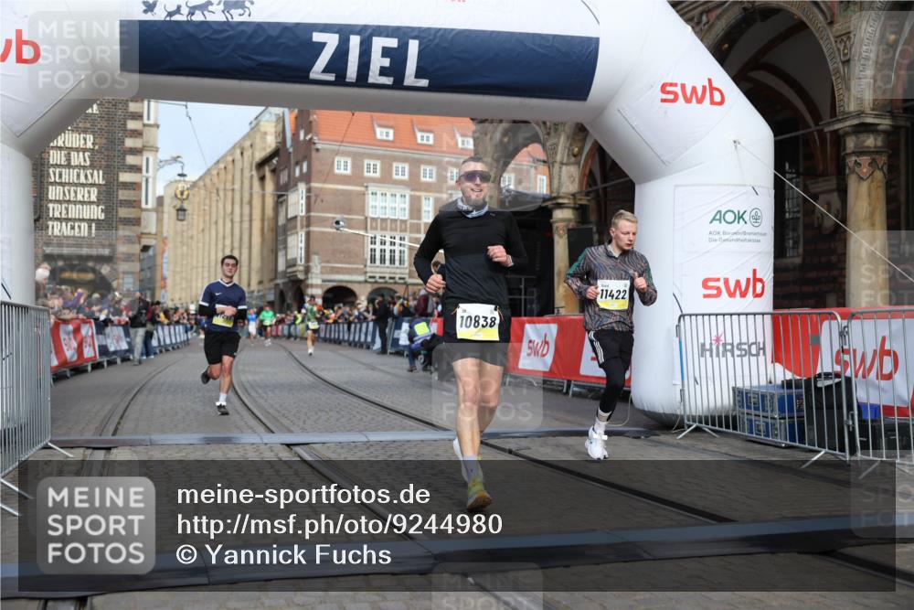 05.10.2025 - 20. swb-Marathon Bremen Yannick Fuchs http://msf.ph/oto/9244980 05.10.2025 10:42:22 Ziel 8187, 9364, 9504, 10838, 11217, 11422 meine-sportfotos.de