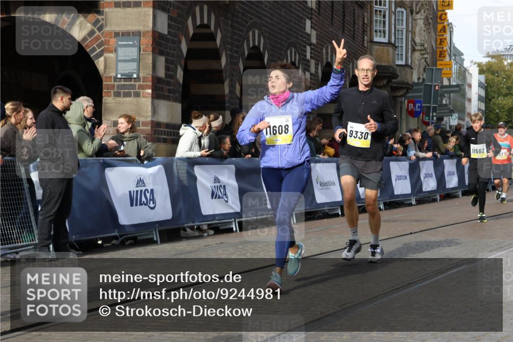 05.10.2025 - 20. swb-Marathon Bremen Strokosch-Dieckow http://msf.ph/oto/9244981 05.10.2025 10:58:11 Ziel 7077, 9330, 9634, 9952, 10368, 10377, 10398, 10620, 10786, 11049, 11562, 11608 meine-sportfotos.de