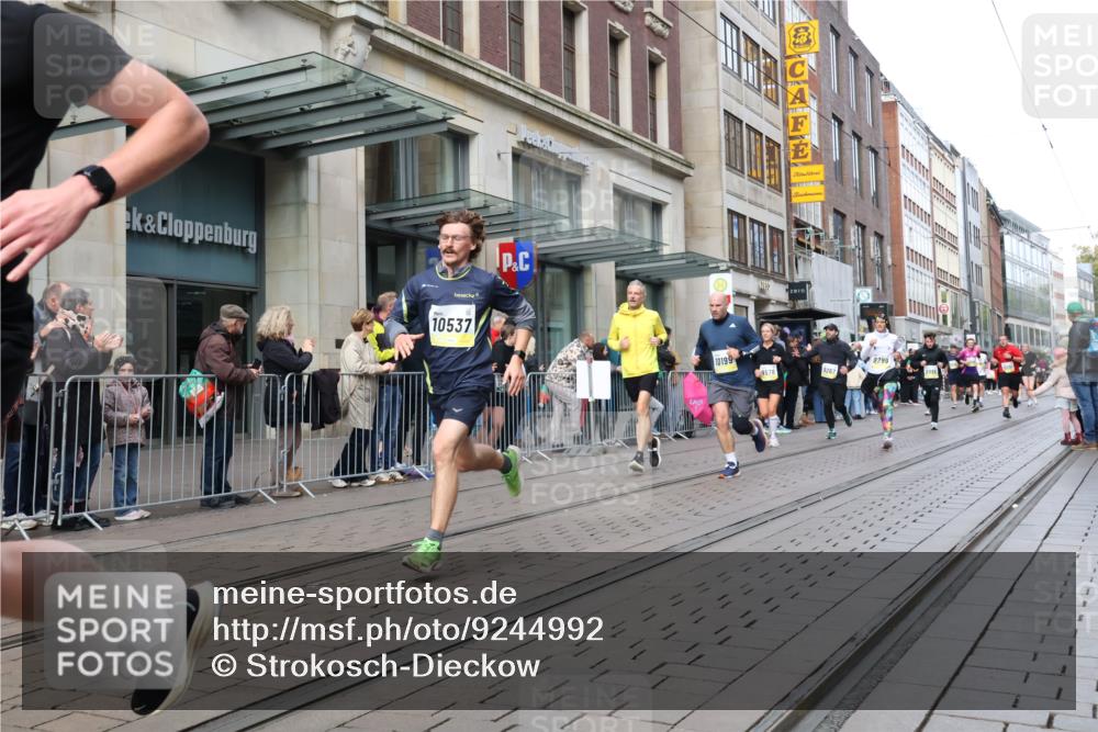 05.10.2025 - 20. swb-Marathon Bremen Strokosch-Dieckow http://msf.ph/oto/9244992 05.10.2025 10:50:17 Ziel 9230, 9251, 9267, 9277, 9299, 9337, 9578, 9658, 9715, 9742, 9832, 9888, 9969, 9986, 10043, 10066, 10199, 10251, 10279, 10479, 10537, 10638, 10689, 11062, 11239, 11241, 11254, 11298, 11344, 11451, 11466, 11531, 11543, 11660, 11661, 11740, 9230, 9251, 9267, 9277, 9299, 9337, 9578, 9658, 9715, 9742, 9832, 9888, 9969, 9986, 10043, 10066, 10199, 10251, 10537, 10638, 11062, 11239, 11241, 11254, 11298, 11344, 11466, 11531, 11660, 11740 meine-sportfotos.de