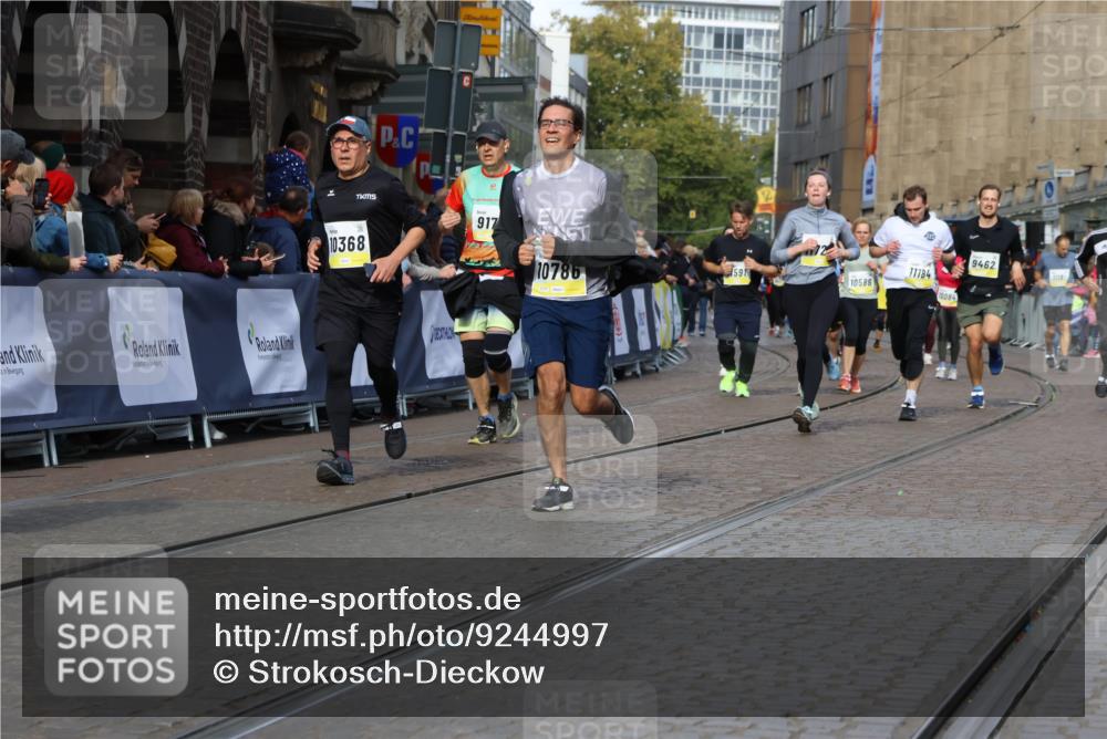 05.10.2025 - 20. swb-Marathon Bremen Strokosch-Dieckow http://msf.ph/oto/9244997 05.10.2025 10:58:17 Ziel 7077, 9174, 9462, 9608, 9952, 10084, 10368, 10586, 10786, 11049, 11184, 11495, 11562, 11724 meine-sportfotos.de