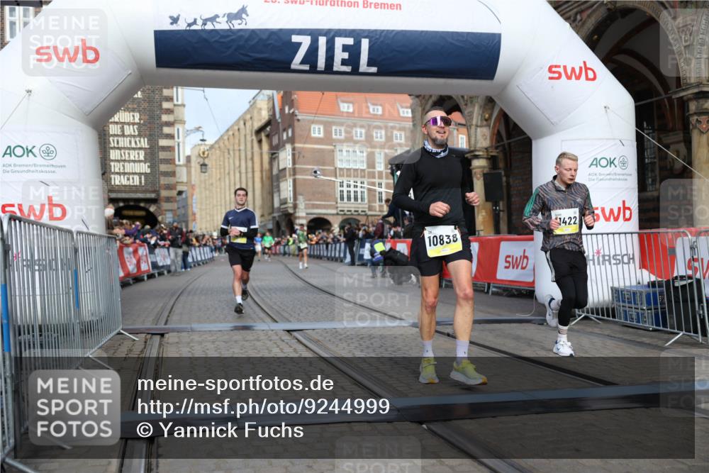 05.10.2025 - 20. swb-Marathon Bremen Yannick Fuchs http://msf.ph/oto/9244999 05.10.2025 10:42:22 Ziel 8187, 9364, 9504, 10838, 11217, 11422 meine-sportfotos.de