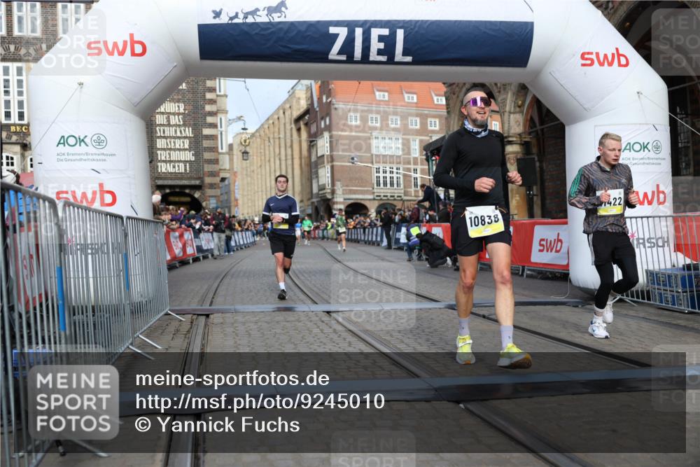 05.10.2025 - 20. swb-Marathon Bremen Yannick Fuchs http://msf.ph/oto/9245010 05.10.2025 10:42:22 Ziel 8187, 9364, 9504, 10838, 11217, 11422 meine-sportfotos.de