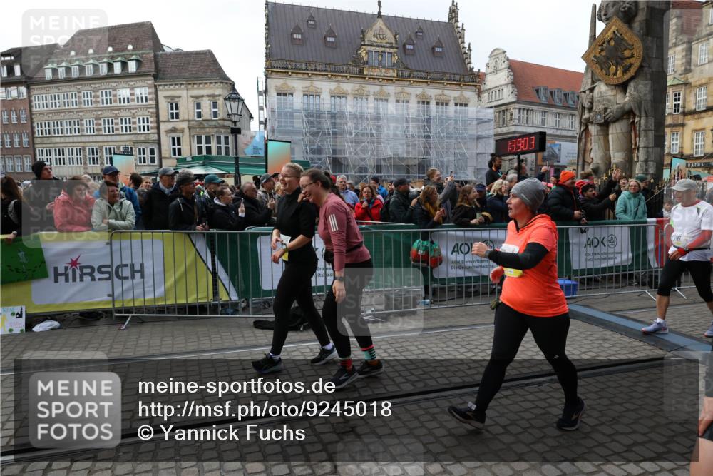 05.10.2025 - 20. swb-Marathon Bremen Yannick Fuchs http://msf.ph/oto/9245018 05.10.2025 11:09:53 Ziel 9001, 9538, 9731, 9732, 9887, 10245, 10316, 10412, 10672, 10881, 10886, 11206, 11407, 11654, 11655, 11664 meine-sportfotos.de