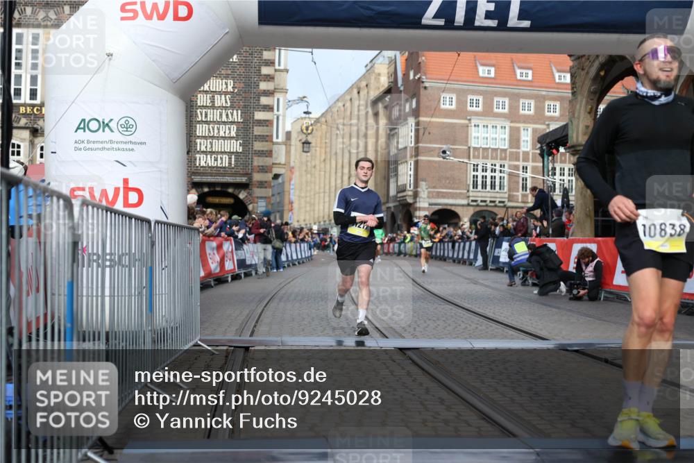 05.10.2025 - 20. swb-Marathon Bremen Yannick Fuchs http://msf.ph/oto/9245028 05.10.2025 10:42:22 Ziel 8187, 9364, 9504, 10838, 11217, 11422 meine-sportfotos.de