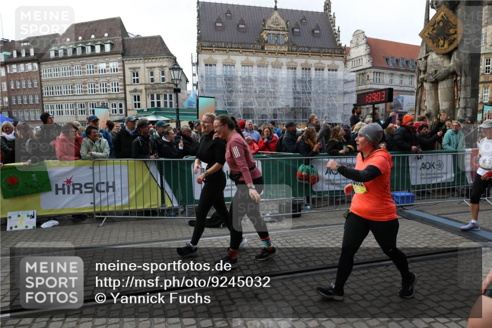 05.10.2025 - 20. swb-Marathon Bremen Yannick Fuchs http://msf.ph/oto/9245032 05.10.2025 11:09:53 Ziel 9001, 9538, 9731, 9732, 9887, 10245, 10316, 10412, 10672, 10881, 10886, 11206, 11407, 11654, 11655, 11664 meine-sportfotos.de