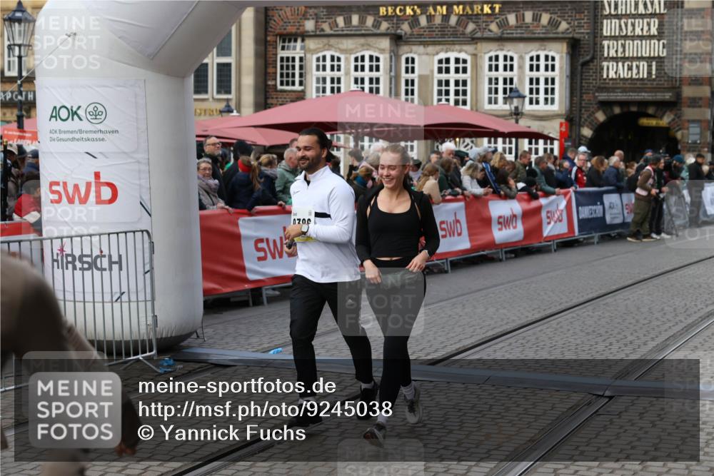 05.10.2025 - 20. swb-Marathon Bremen Yannick Fuchs http://msf.ph/oto/9245038 05.10.2025 11:11:27 Ziel 9011, 9264, 9273, 9386, 9479, 10183, 10614, 11158, 11568, 11578 meine-sportfotos.de