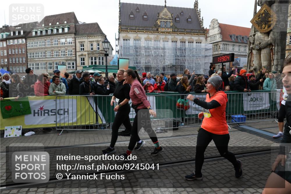 05.10.2025 - 20. swb-Marathon Bremen Yannick Fuchs http://msf.ph/oto/9245041 05.10.2025 11:09:53 Ziel 9001, 9538, 9731, 9732, 9887, 10245, 10316, 10412, 10672, 10881, 10886, 11206, 11407, 11654, 11655, 11664 meine-sportfotos.de