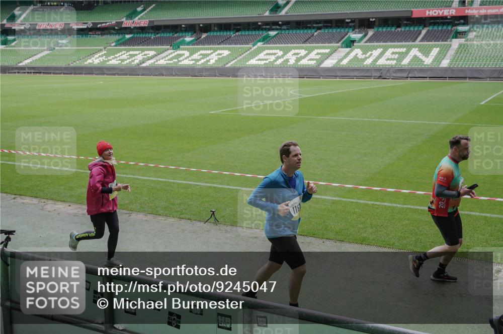 05.10.2025 - 20. swb-Marathon Bremen Michael Burmester http://msf.ph/oto/9245047 05.10.2025 10:37:00 Laufen im Stadion 7123, 7777, 9177, 9208, 9215, 9246, 9271, 9272, 9294, 9305, 9363, 9381, 9473, 9531, 9568, 9593, 9600, 9603, 9604, 9608, 9613, 9635, 9655, 9673, 9692, 9747, 9802, 9812, 9827, 9839, 9841, 9913, 9979, 9991, 10004, 10026, 10030, 10067, 10071, 10093, 10158, 10209, 10217, 10290, 10291, 10324, 10345, 10357, 10370, 10406, 10489, 10492, 10518, 10558, 10560, 10562, 10571, 10588, 10615, 10656, 10679, 10762, 10771, 10809, 10821, 10901, 11184, 11223, 11251, 7908, 8585, 9215, 9346 meine-sportfotos.de