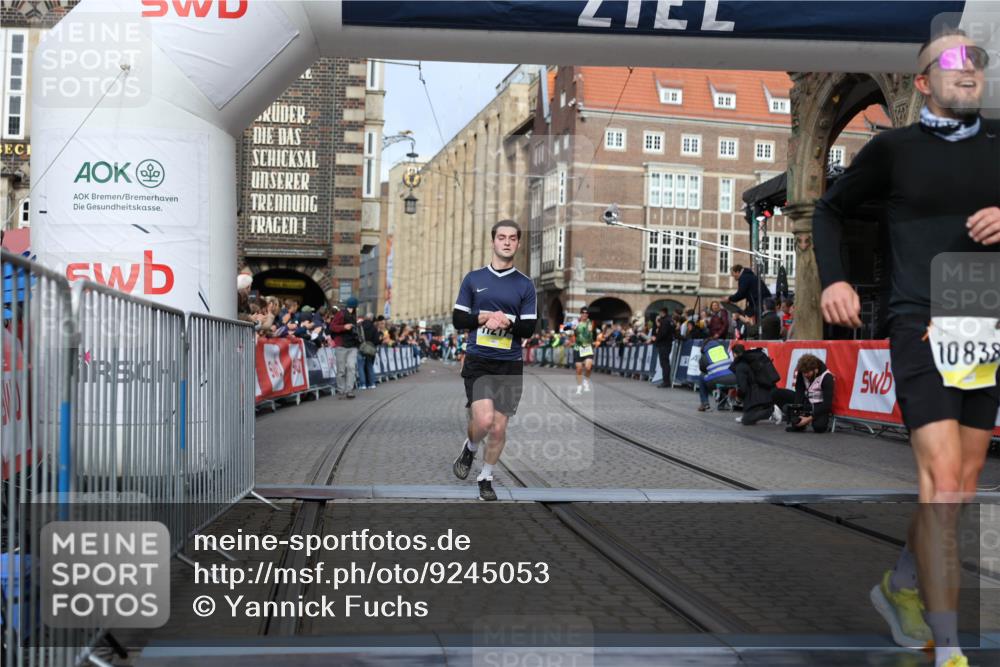 05.10.2025 - 20. swb-Marathon Bremen Yannick Fuchs http://msf.ph/oto/9245053 05.10.2025 10:42:22 Ziel 8187, 9364, 9504, 10838, 11217, 11422 meine-sportfotos.de