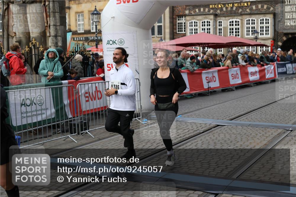 05.10.2025 - 20. swb-Marathon Bremen Yannick Fuchs http://msf.ph/oto/9245057 05.10.2025 11:11:27 Ziel 9011, 9264, 9273, 9386, 9479, 10183, 10614, 11158, 11568, 11578 meine-sportfotos.de