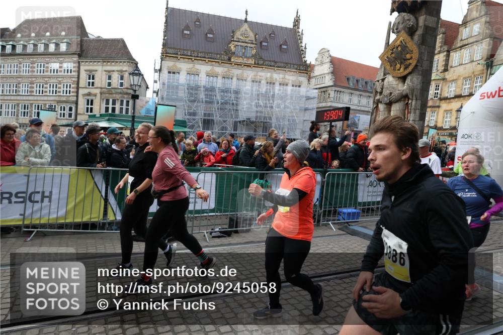 05.10.2025 - 20. swb-Marathon Bremen Yannick Fuchs http://msf.ph/oto/9245058 05.10.2025 11:09:53 Ziel 9001, 9538, 9731, 9732, 9887, 10245, 10316, 10412, 10672, 10881, 10886, 11206, 11407, 11654, 11655, 11664 meine-sportfotos.de