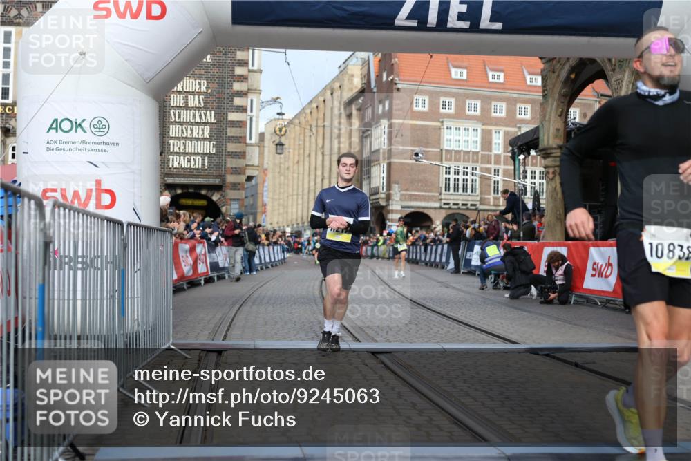 05.10.2025 - 20. swb-Marathon Bremen Yannick Fuchs http://msf.ph/oto/9245063 05.10.2025 10:42:22 Ziel 8187, 9364, 9504, 10838, 11217, 11422 meine-sportfotos.de