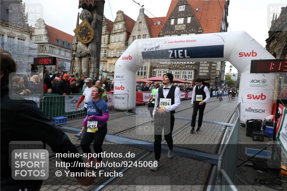 05.10.2025 - 20. swb-Marathon Bremen Yannick Fuchs http://msf.ph/oto/9245066 05.10.2025 11:09:53 Ziel 9001, 9538, 9731, 9732, 9887, 10245, 10316, 10412, 10672, 10881, 10886, 11206, 11407, 11654, 11655, 11664 meine-sportfotos.de